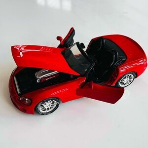 Vintage Dodge Viper SRT-10 Convertible diecast model car red Maisto Special 2002